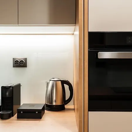 Bauhaus Luxury Suites 103 8' To Panepistimio Metro Athens